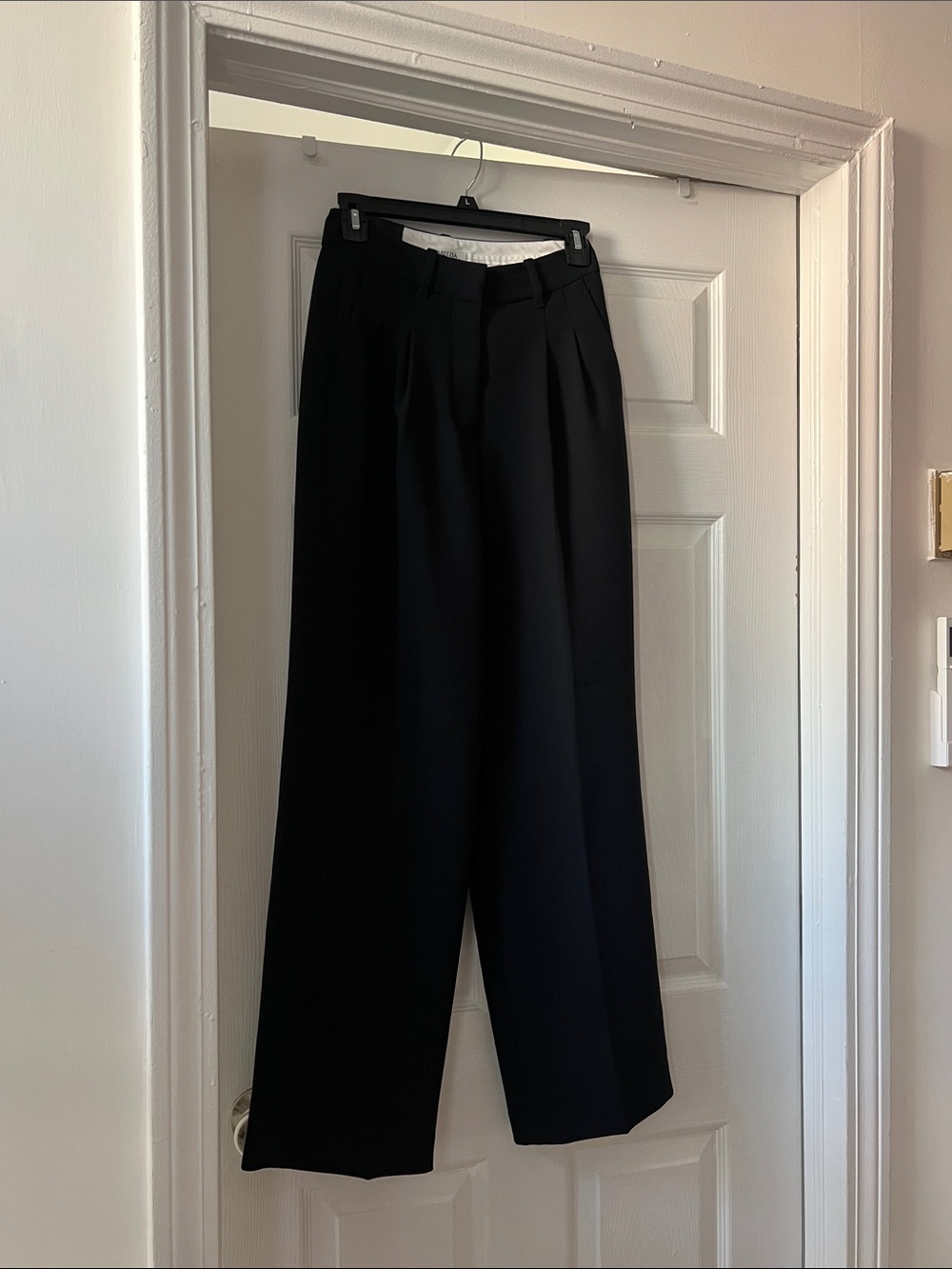 Aritzia the effortless pant